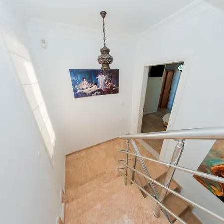 빌라 Defne, Walking Distance To Beach, 4 Bedroom, Fully Private Pool Area *