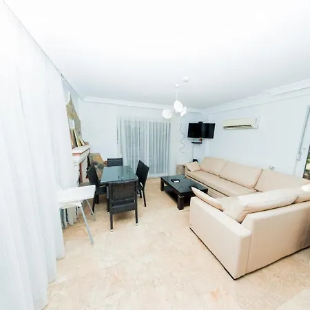 빌라 Defne, Walking Distance To Beach, 4 Bedroom, Fully Private Pool Area