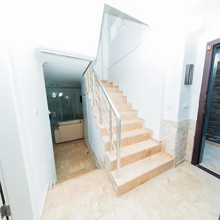 Defne, Walking Distance To Beach, 4 Bedroom, Fully Private Pool Area