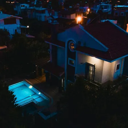 Βίλα Defne, Walking Distance To Beach, 4 Bedroom, Fully Private Pool Area *