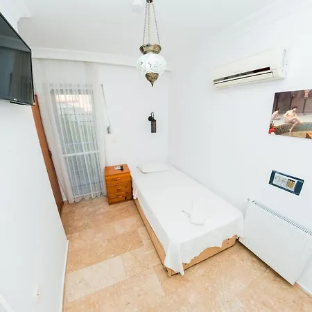 Defne, Walking Distance To Beach, 4 Bedroom, Fully Private Pool Area Φετιγιέ
