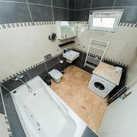 Defne, Walking Distance To Beach, 4 Bedroom, Fully Private Pool Area *