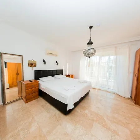 빌라 Defne, Walking Distance To Beach, 4 Bedroom, Fully Private Pool Area