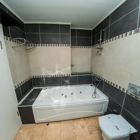 Βίλα Defne, Walking Distance To Beach, 4 Bedroom, Fully Private Pool Area *