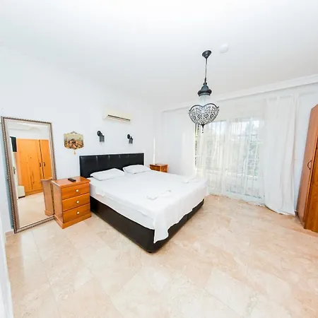Defne, Walking Distance To Beach, 4 Bedroom, Fully Private Pool Area Φετιγιέ