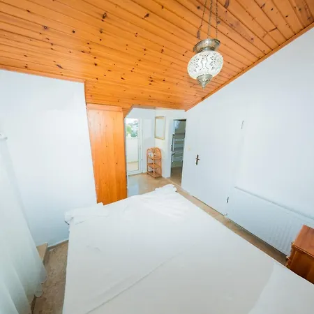 빌라 Defne, Walking Distance To Beach, 4 Bedroom, Fully Private Pool Area