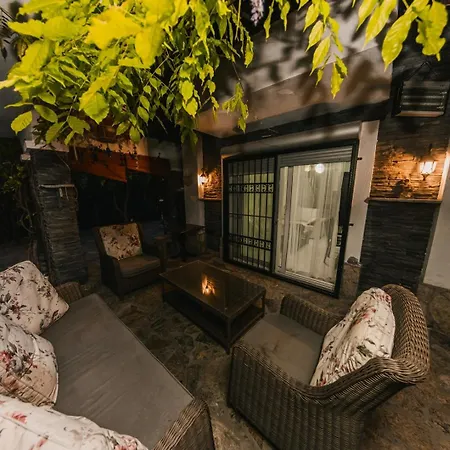 Defne, Walking Distance To Beach, 4 Bedroom, Fully Private Pool Area Villa *