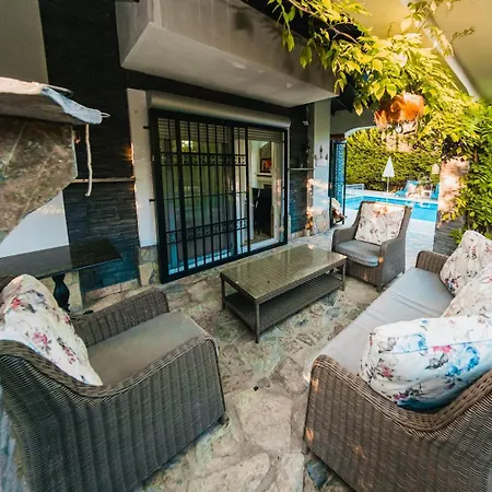 Defne, Walking Distance To Beach, 4 Bedroom, Fully Private Pool Area * 페티예