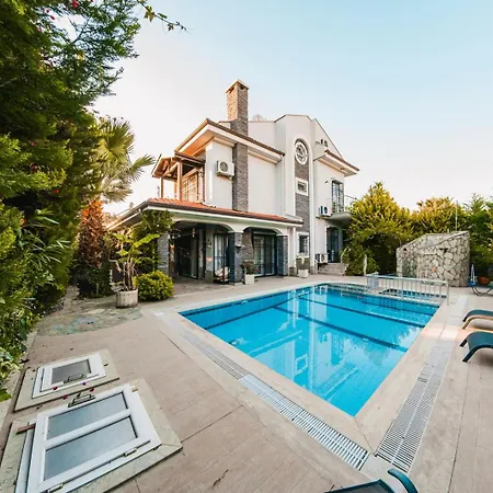 빌라 Defne, Walking Distance To Beach, 4 Bedroom, Fully Private Pool Area 페티예