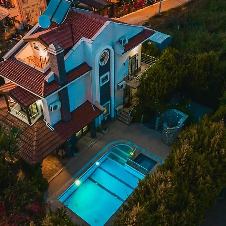 Βίλα Defne, Walking Distance To Beach, 4 Bedroom, Fully Private Pool Area