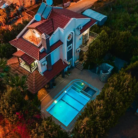 Villa Defne, Walking Distance To Beach, 4 Bedroom, Fully Private Pool Area Fethiye