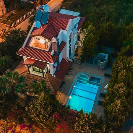 Defne, Walking Distance To Beach, 4 Bedroom, Fully Private Pool Area 빌라