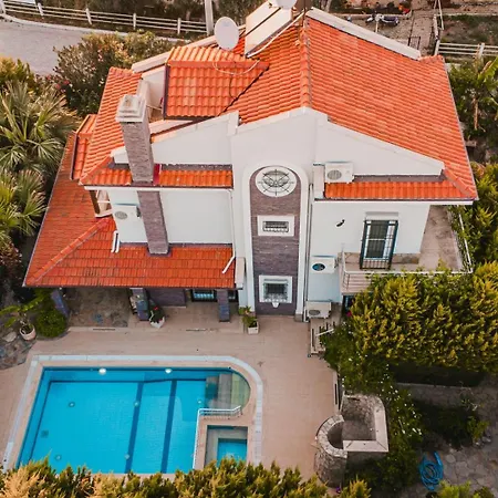 Βίλα Defne, Walking Distance To Beach, 4 Bedroom, Fully Private Pool Area *