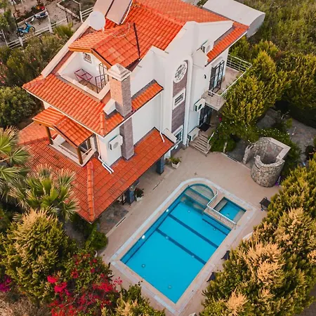 Villa Defne, Walking Distance To Beach, 4 Bedroom, Fully Private Pool Area Fethiye